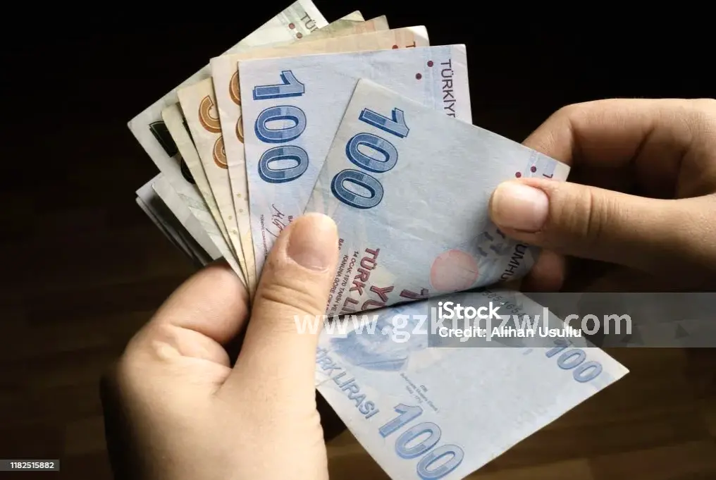 银行工作人员解答房贷问题